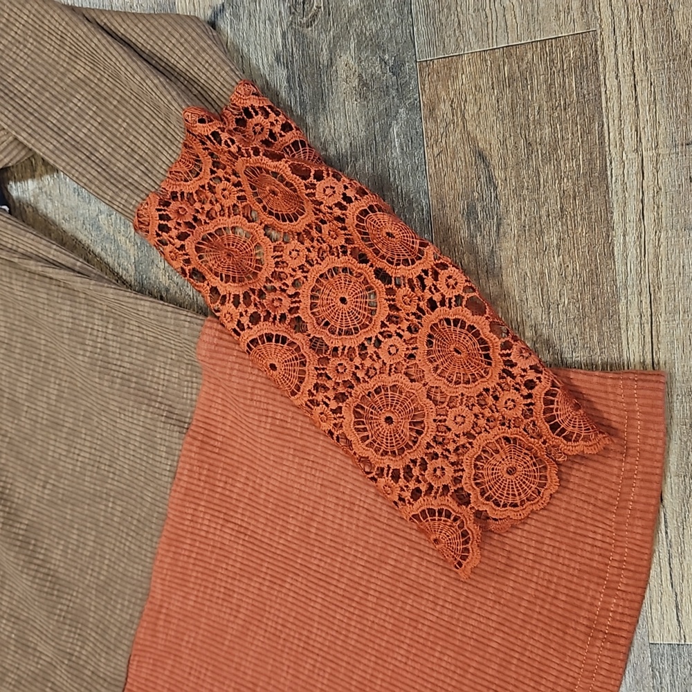 Leopard Color Block Top - Picture 2 of 4